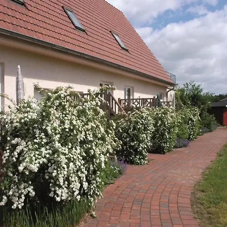 In Der Mecklenburger Seenplatte, Cleaning Included شقة